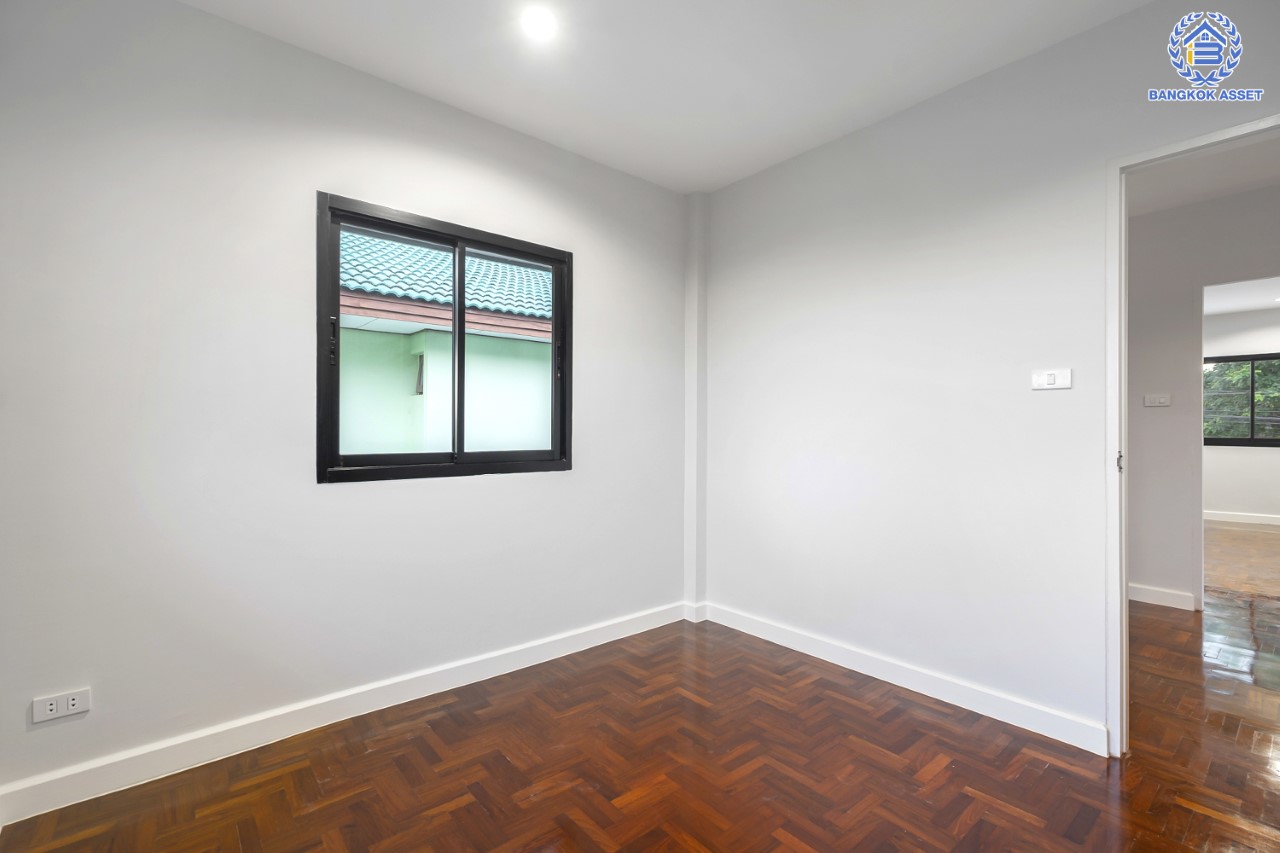 บ้านมือสองตกแต่งใหม่ ม.อักษรา พุทธมณฑลสาย3-บรมราชชนนี ตกแต่งหรูหรา เนื้อที่ 52.4 ตร.ว. ฟังก์ชัน 3 ห้องนอน 2 ห้องน้ำ จอดรถได้ 2 คัน บนทำเลเชื่อมต่อเมือง ใกล้เซ็นทรัลศาลายา, ม.มหิดล ทางคู่ขนานลอยฟ้าบรมราชชนนี และรายล้อมด้วยสิ่งอำนวยความสะดวกครบ!